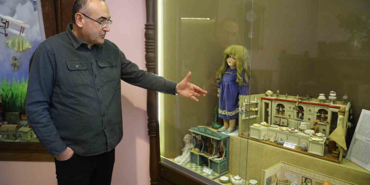 Sunay Akın kuruluşunda görev aldığı Oyuncak Müzesi’ni gezdi