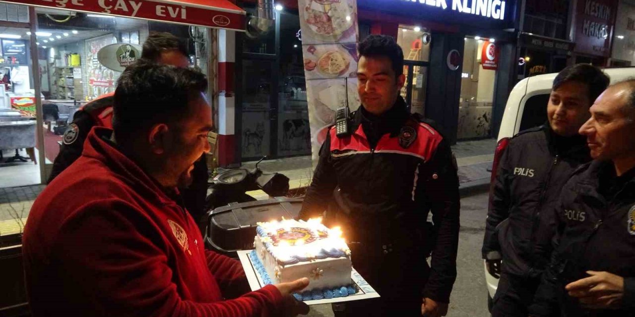 "Silahlı Kavga var" diye çağrılan polislere pasta sürprizi