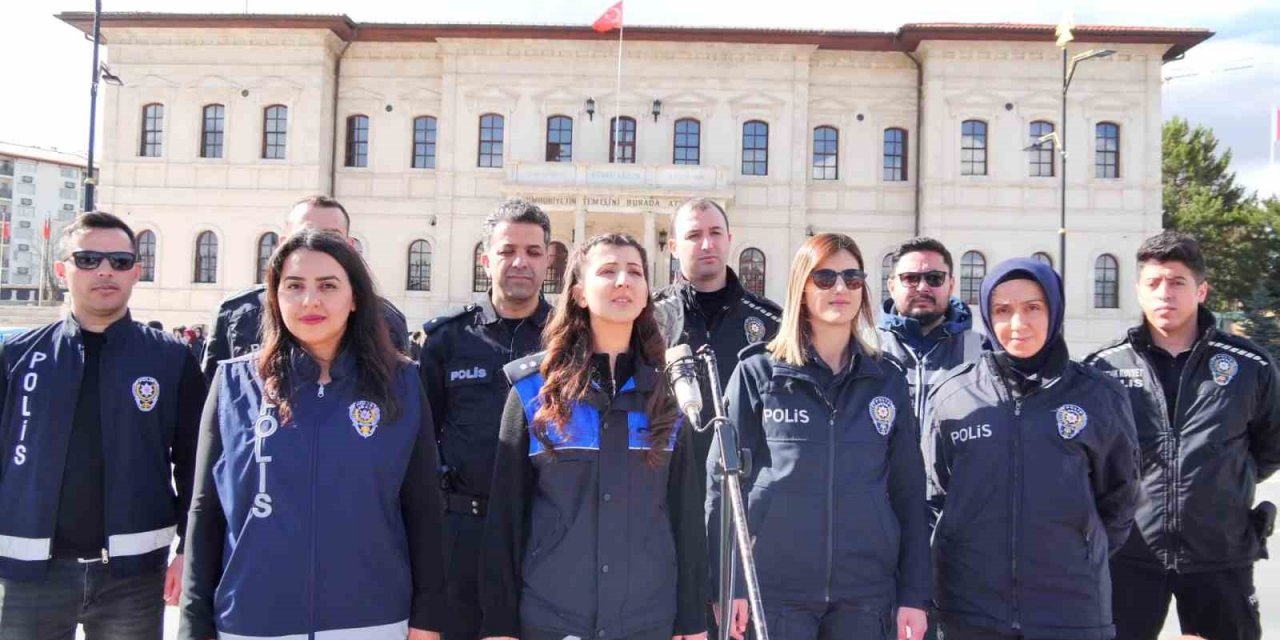 Hem çalıp hem söylediler, polis haftasını kutladılar