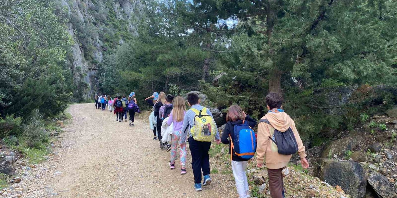 Datça’da orman yangınlarına farkındalık için yürüdüler