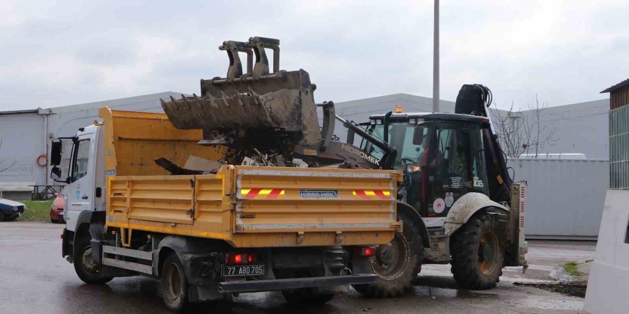Kirazlı Sanayi Sitesi’nde temizlik çalışması