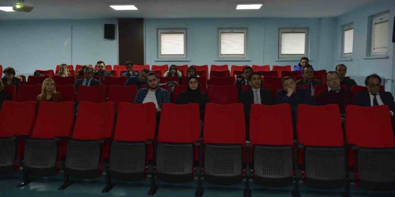 Kalite Komisyonu üyelerine değerlendirici eğitimi verildi