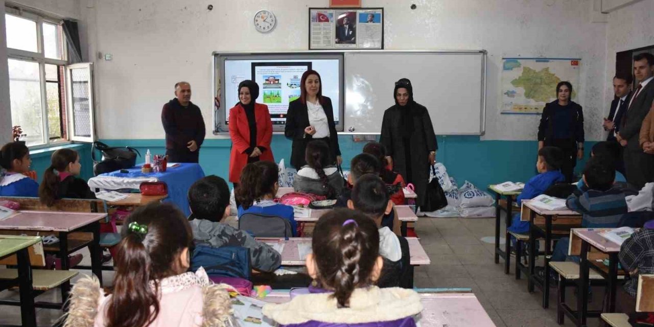 Siirt’te 2 bin 62 öğrenciye giyim yardımı yapıldı