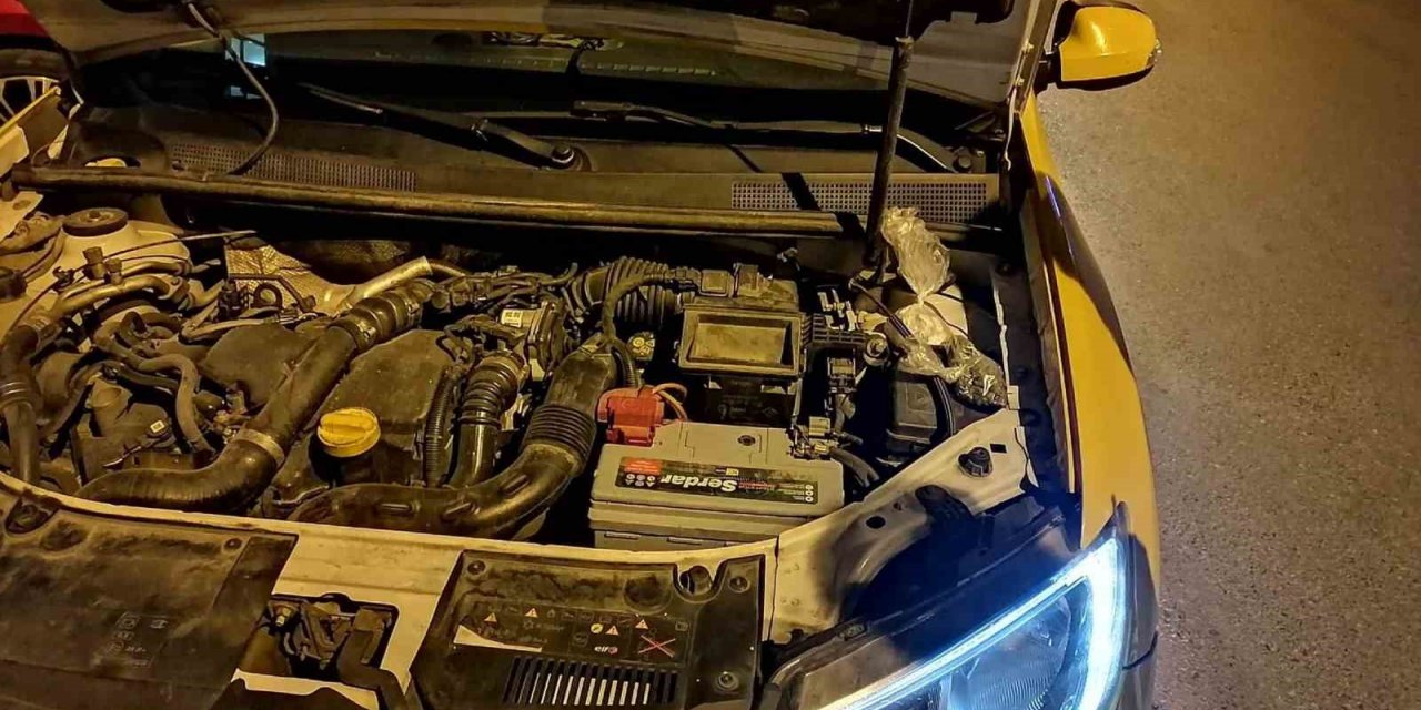 Taksiyle zehir satıp, çatıda saklanmaya çalıştılar, İzmir polisi yakaladı