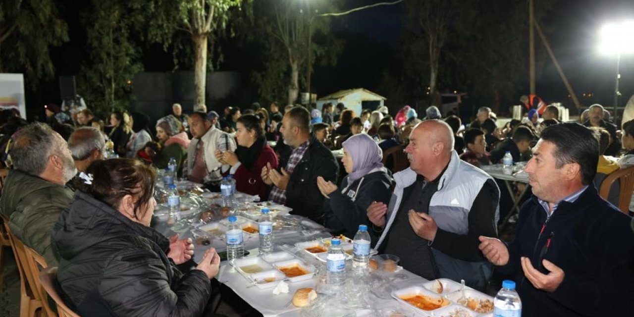 Marmaris’te iftar sofraları vatandaşları buluşturuyor