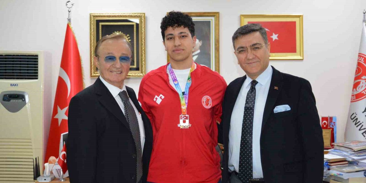 Yasin Doğukan Benzer, üniversitelerarası Türkiye şampiyonu oldu