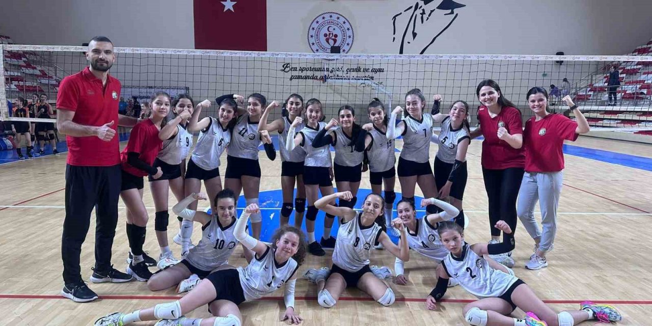 Midi Kız Voleybol Takımı ard arda 2. kez Türkiye’nin en iyi 32 takımı arasında