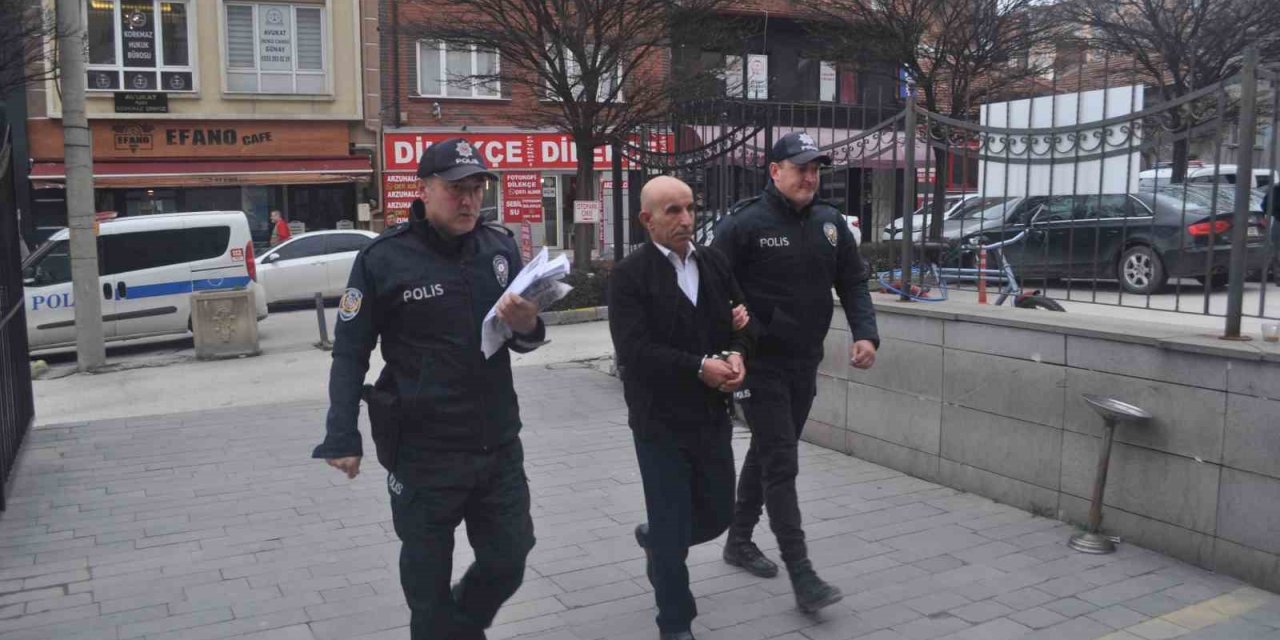 Jandarma aracı ve minibüse çarpan otobüsün şoförü adliyeyi sevk edildi