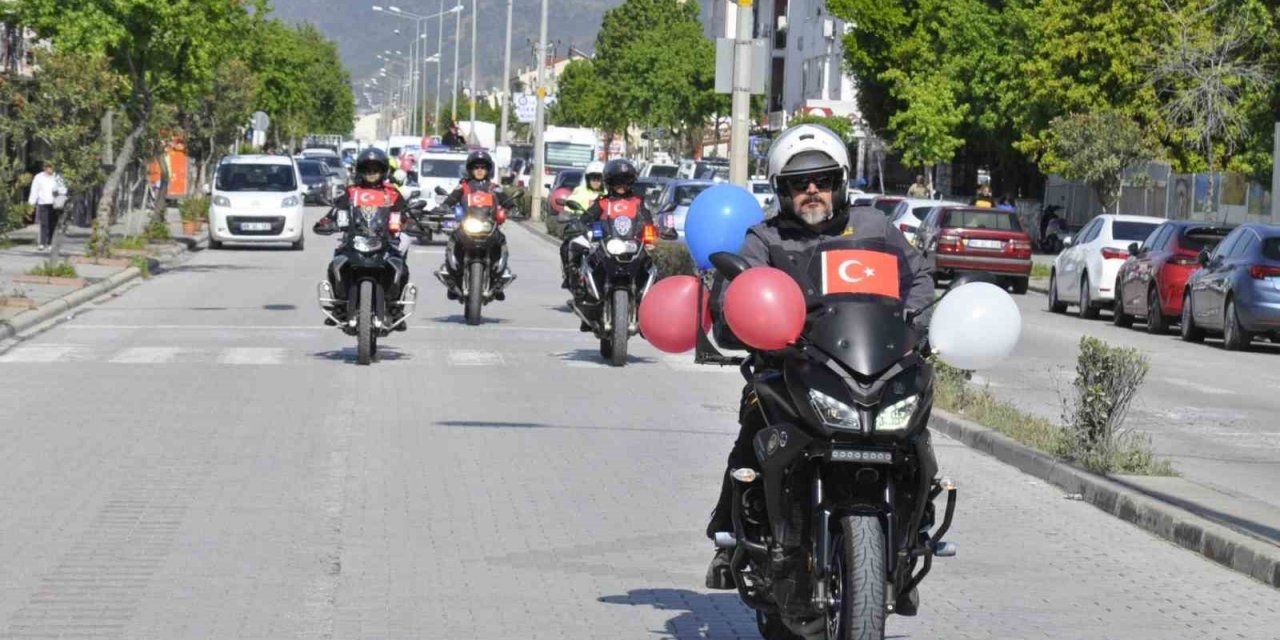 Fethiye Polisinden anlamlı kortej