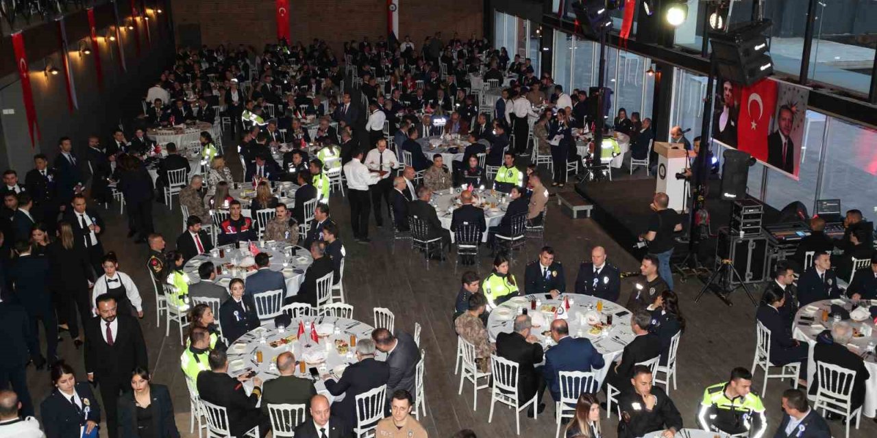 İzmir Emniyeti teşkilat mensuplarıyla iftarda buluştu