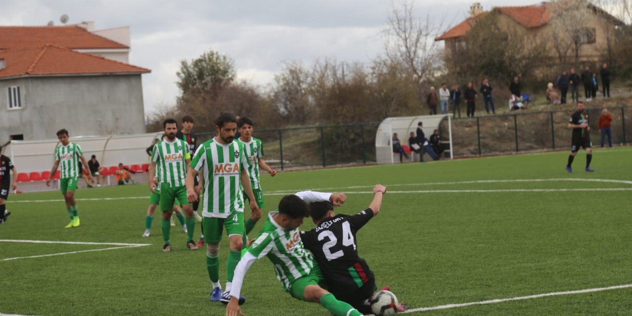 Derbide kazanan Çamelispor oldu