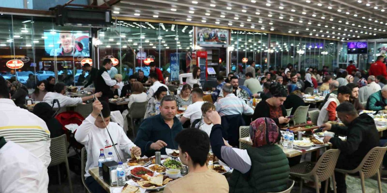 Ramazan bereketi esnafın yüzünü güldürüyor