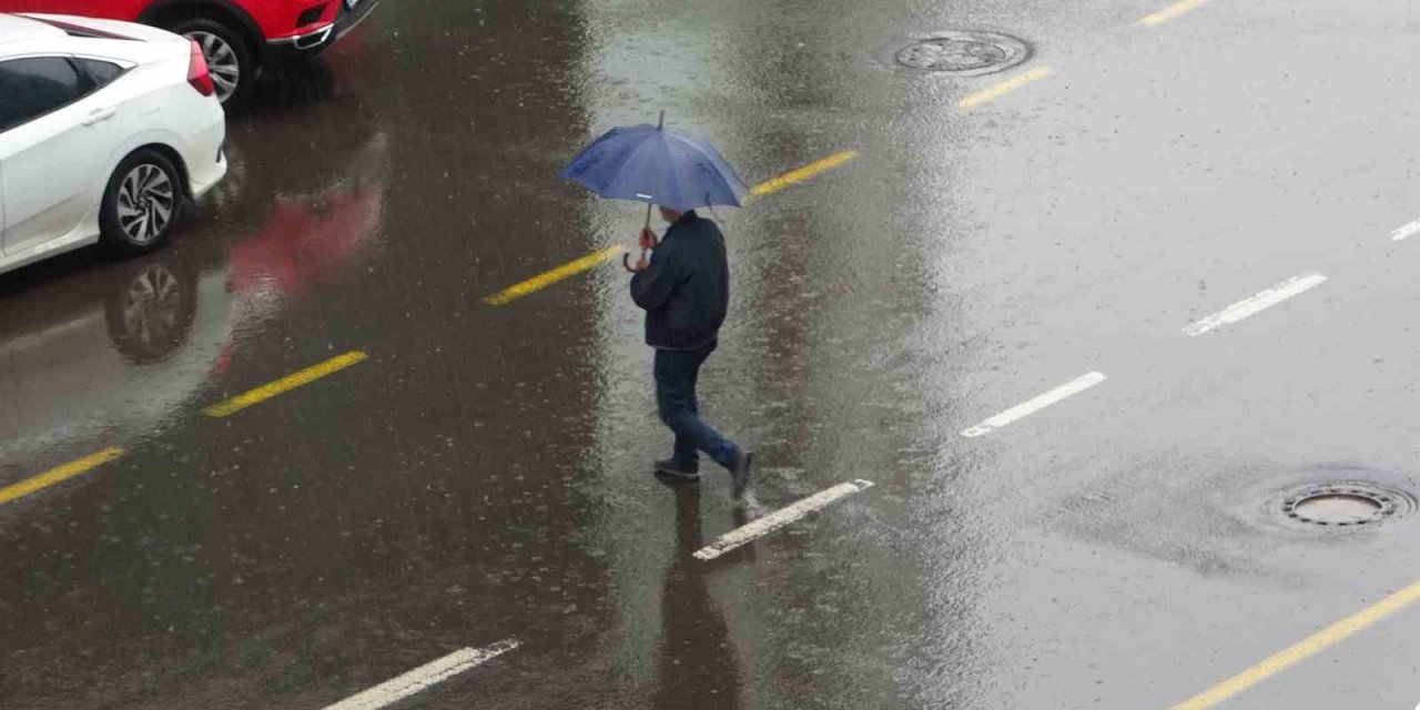 Diyarbakır’da sağanak yağış başladı