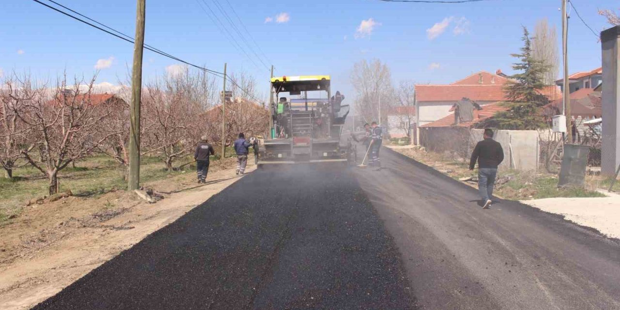 Elmalı’da sıcak asfalt çalışması