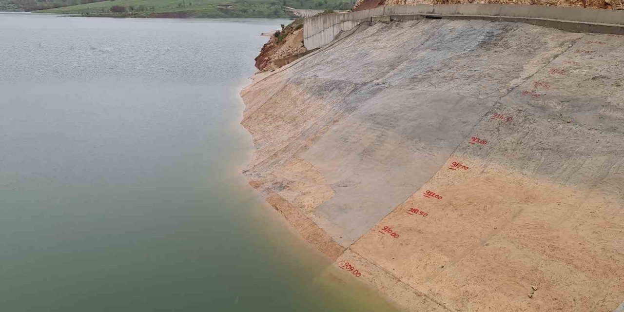 Yağışlar Ergani’deki sulama göletinin su seviyesini yükselti