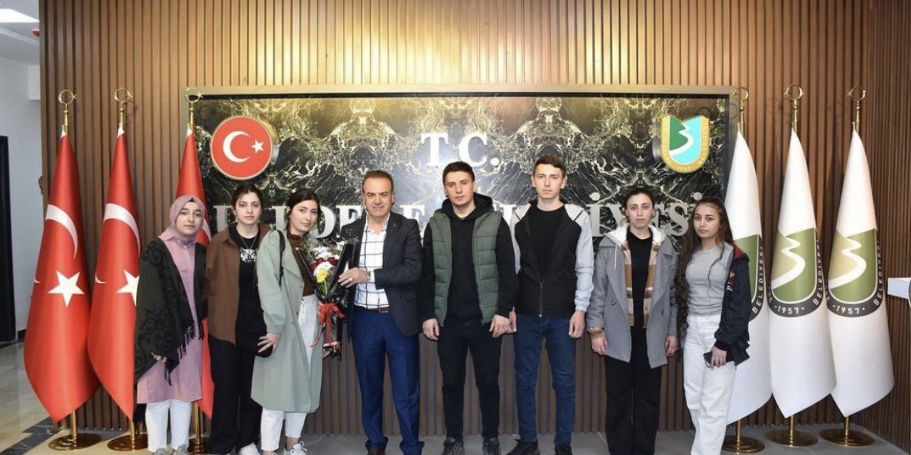 Uludere Belediye Başkanı Ürek öğrencilerle bir araya geldi