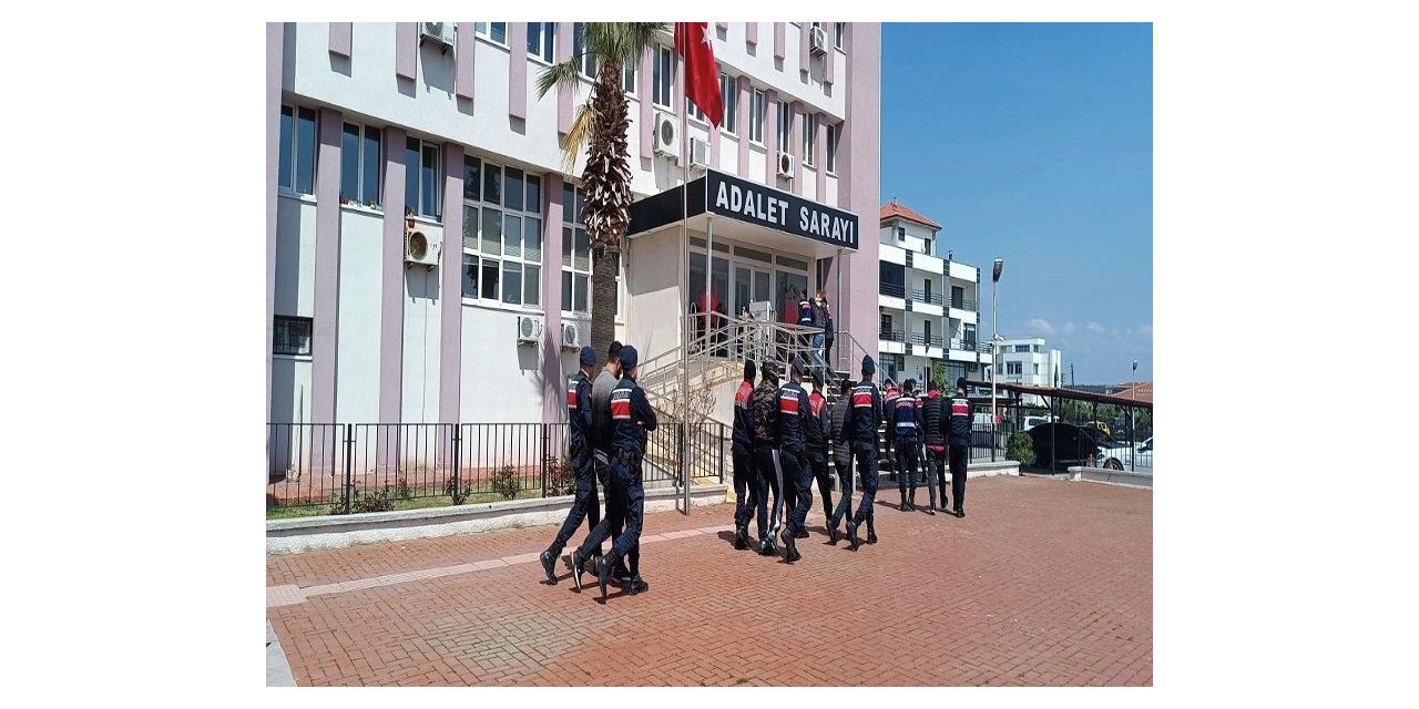 Ayvalık’ta jandarmadan insan tacirlerine darbe