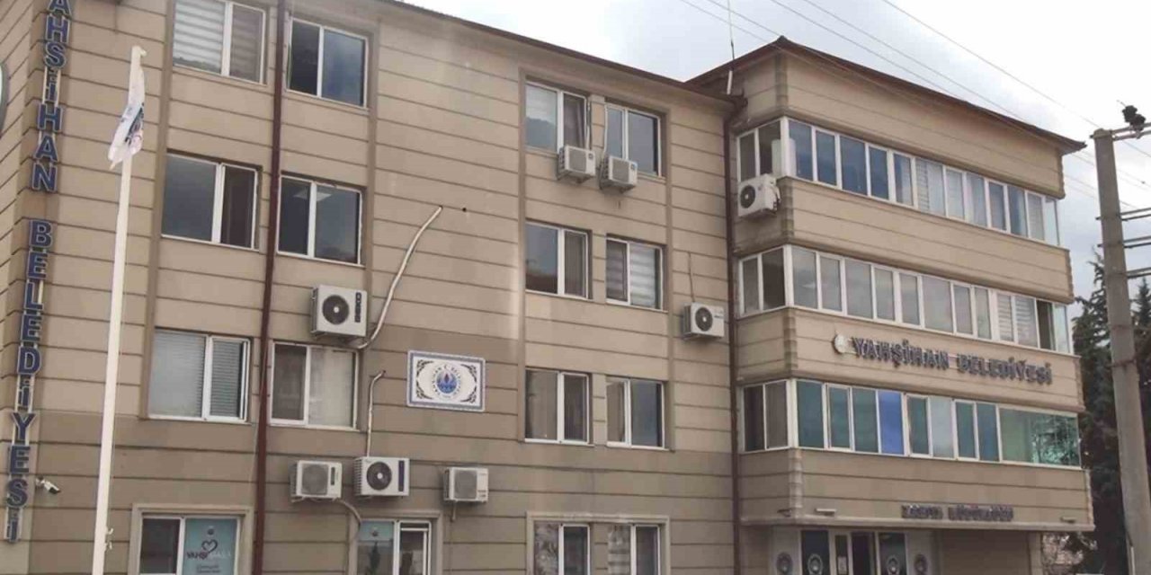 11 ili etkileyen depremlerin ardından harekete geçen belediye, "Afet İşleri Müdürlüğü" kurdu