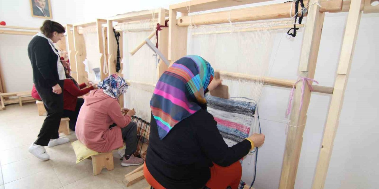 Asırlık miras ıstar tezgazlarında yeniden dokunuyor