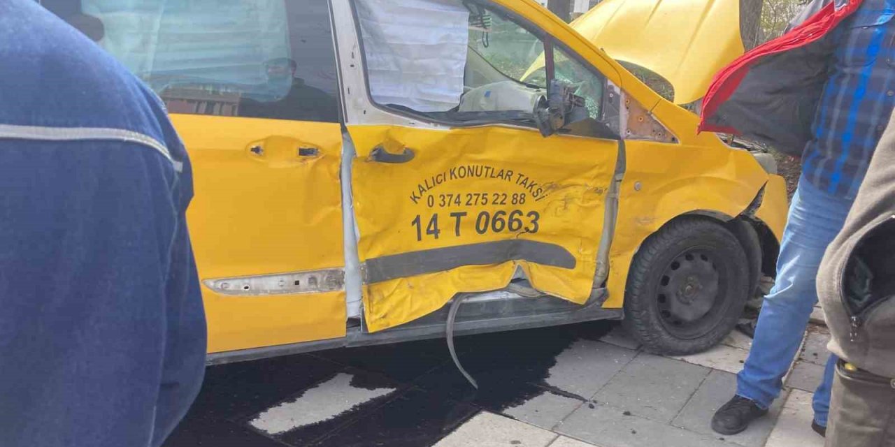 Ticari taksi ile otomobil çarpıştı: 1 yaralı