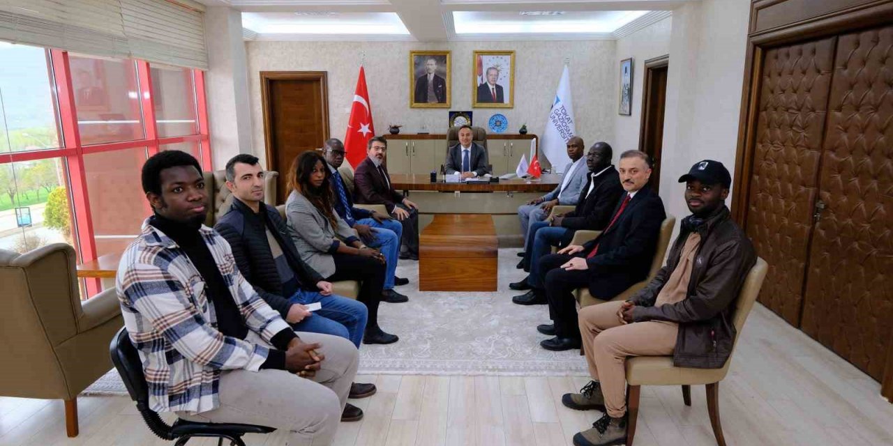 Senegalli heyet vatandaşlarının Tokat’ta eğitim görmesinden memnun