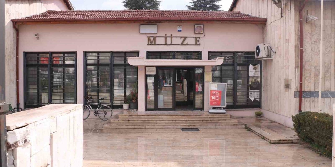 Temel kazısında bulunan lahidin içindeki küplerden insan kemikleri çıktı