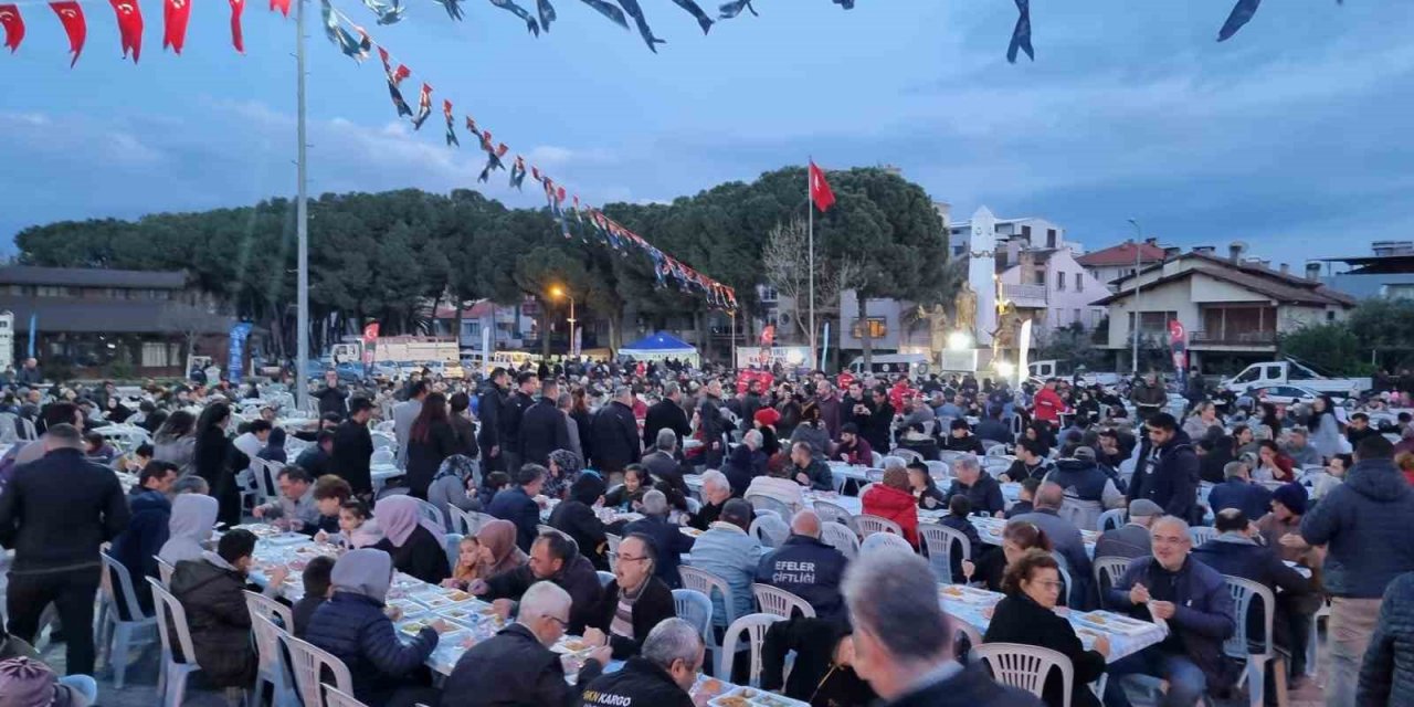 Büyükşehir, iftar programlarına devam ediyor