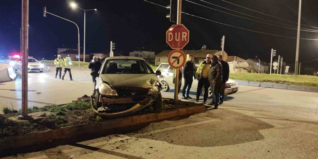 Amasya’da iki otomobil çarpıştı: 5 yaralı