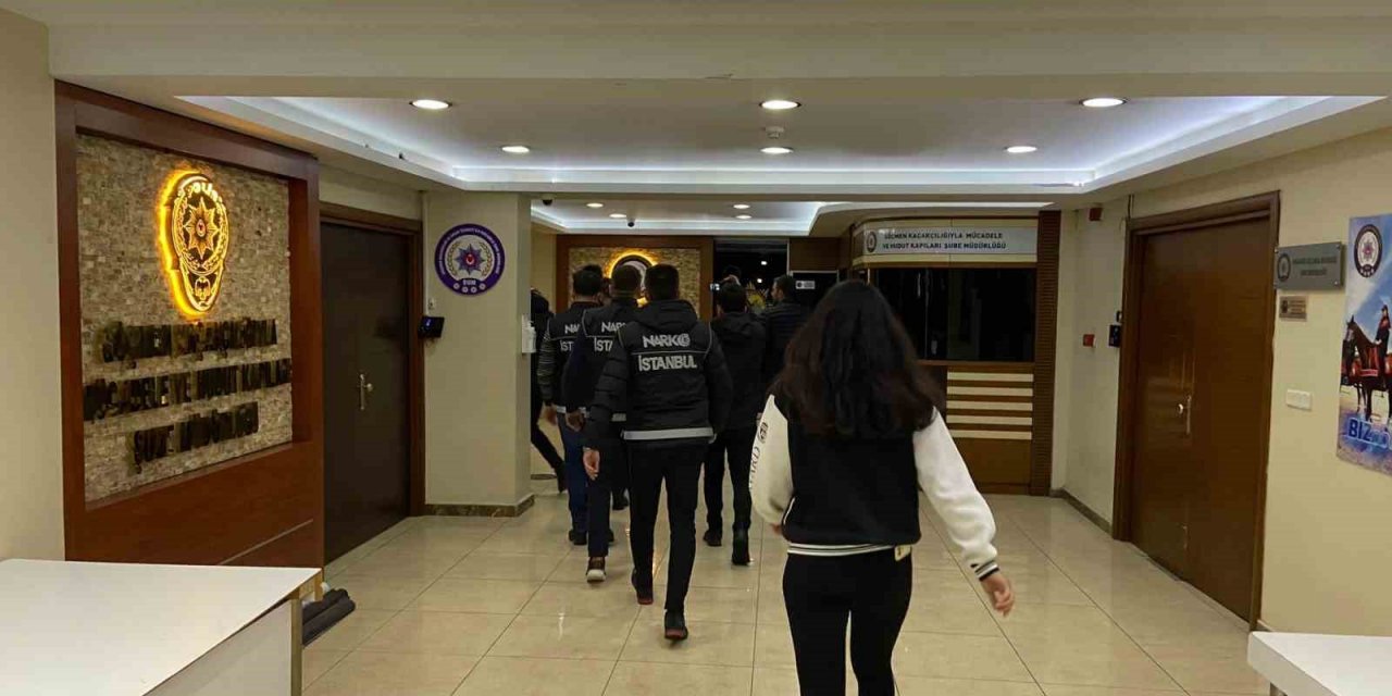 Kırmızı bültenle aranan uyuşturucu baronu Ürfi Çetinkaya ile 5 suç örgütü üyesi İstanbul Emniyet Müdürlüğüne getirildi