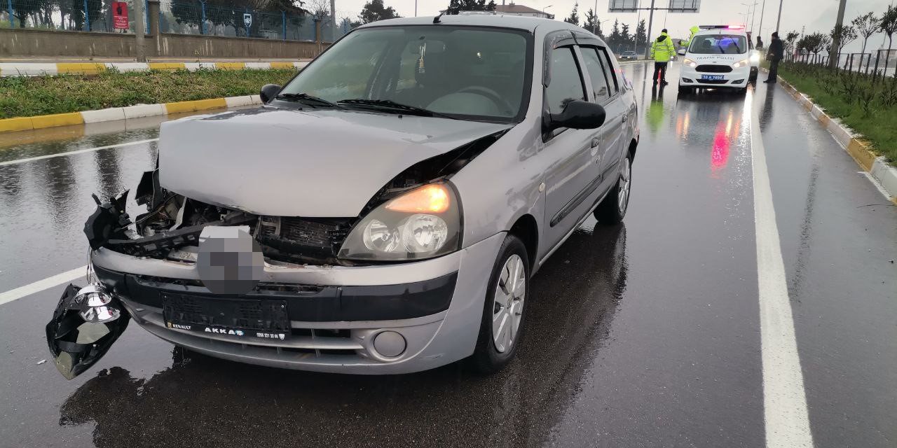 Bandırma’da otoyolda su birikintisi zincirleme kazaya neden oldu