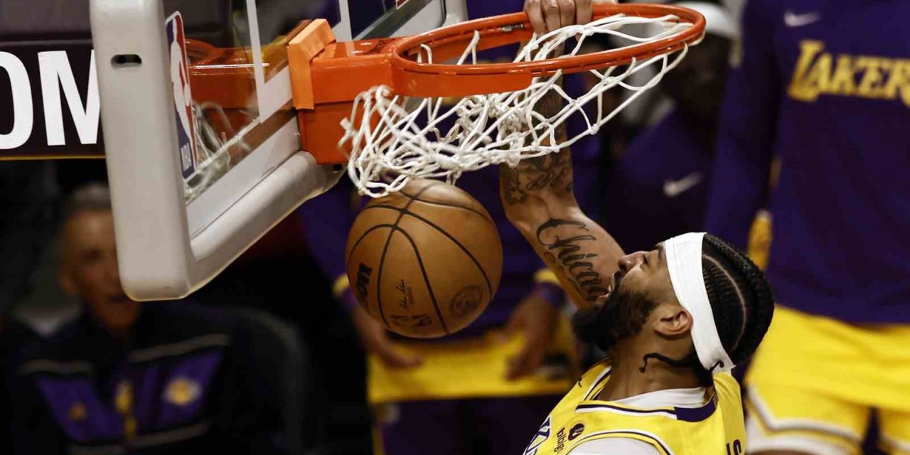 Los Angeles Lakers ve Atlanta Hawks play-off’lara yükseldi