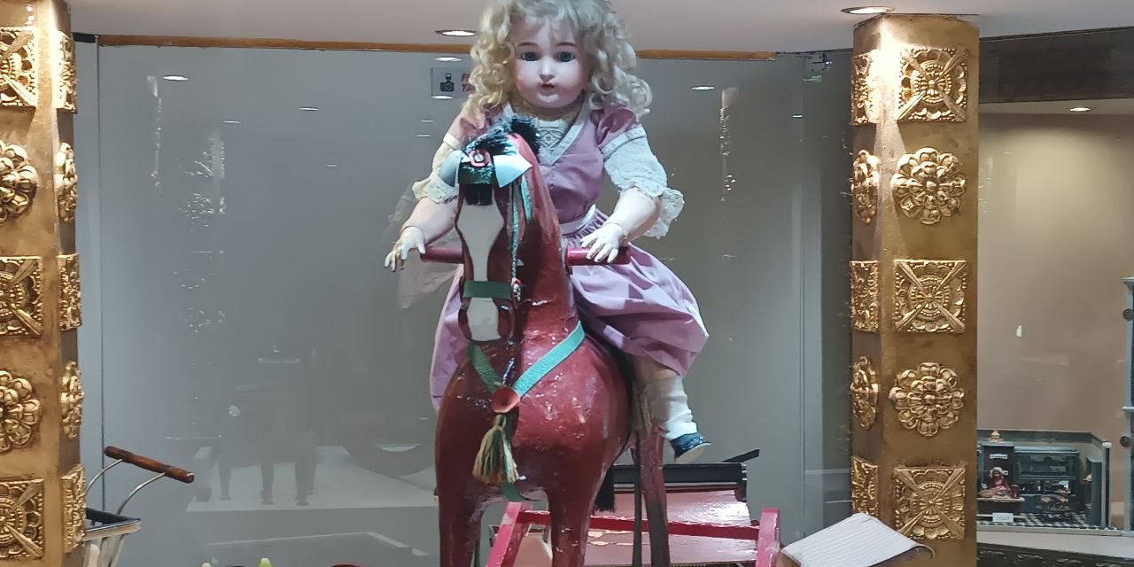 Oyuncak bebeklerin yürek burkan hikayesi