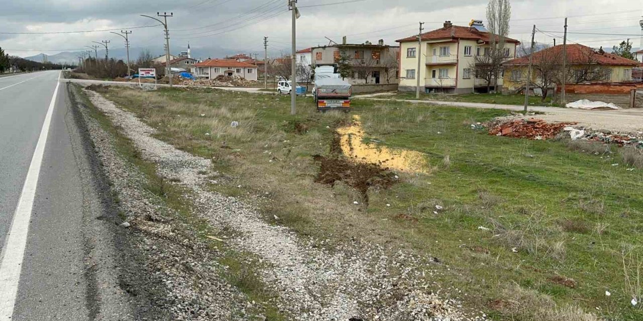 Sürücü yaptığı manevra ile mısır yüklü tırı devrilmekten kurtardı