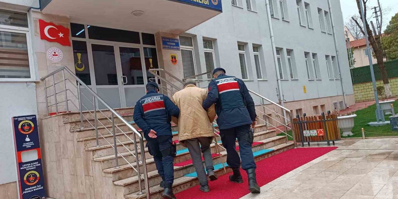 Yozgat’ta adam öldürme suçundan aranan 2 firari hükümlü yakalandı