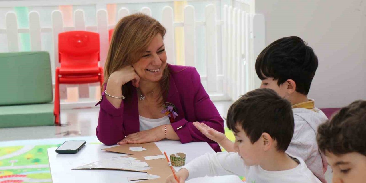 Köse minik çocuklarla bir araya geldi