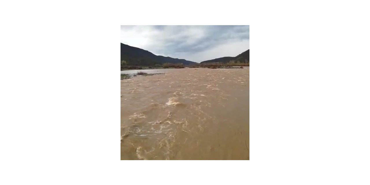 Bingöl’de iki gündür devam eden sağanak dereleri coşturdu