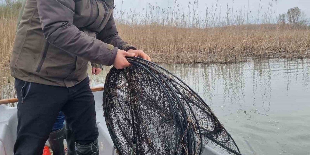 Kaçak avcıların kasnaklarına el konuldu