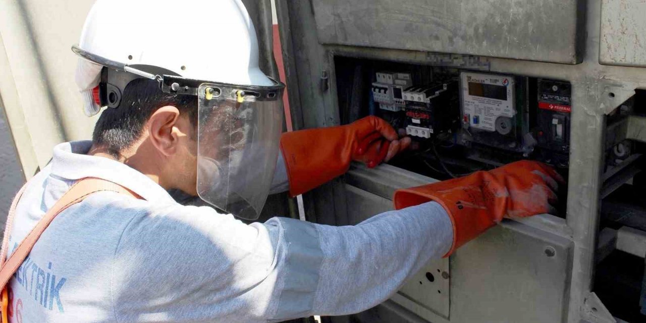 Dicle Elektrik arızalı panoları onardı