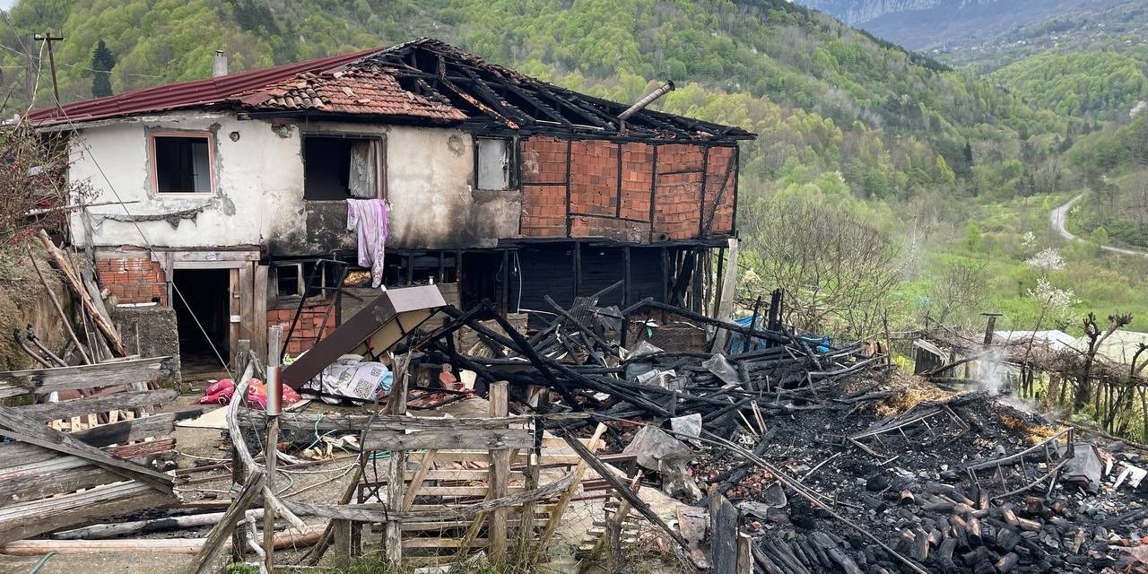 3 evin küle döndüğü yangında kundaklama şüphesi gözaltına alındı