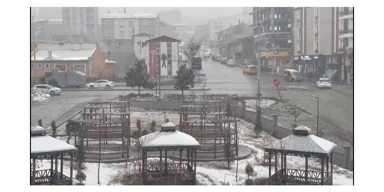 Başkale’de kar kalınlığı 20 santimetreye ulaştı