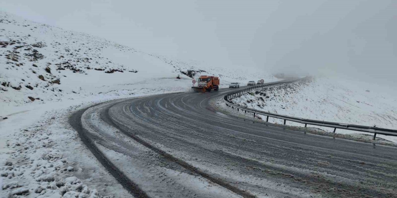 Van’da kar yağışı etkili oluyor