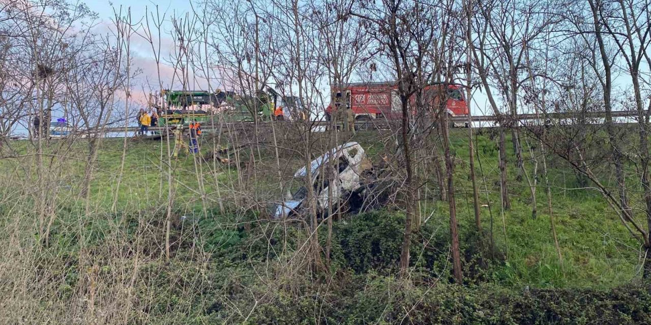 TEM Otoyolu’nda kontrolden çıkan otomobil şarampole yuvarlandı: 1 ölü