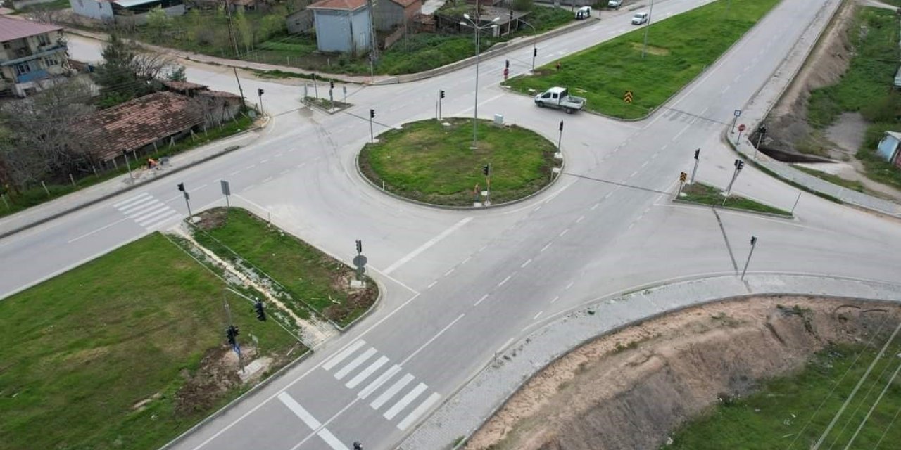 Suluova’da Yenidoğan kavşağına sinyalizasyon sistemi takıldı