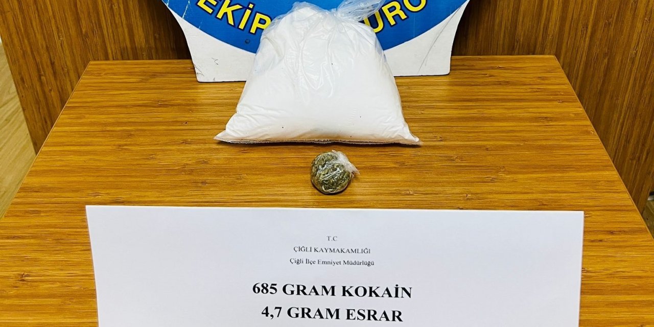 İzmir’de polisin akıl dolu taktiğiyle yüklü miktarda kokain yakalandı