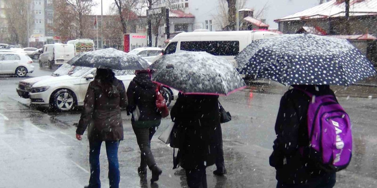 Kars beyaza büründü