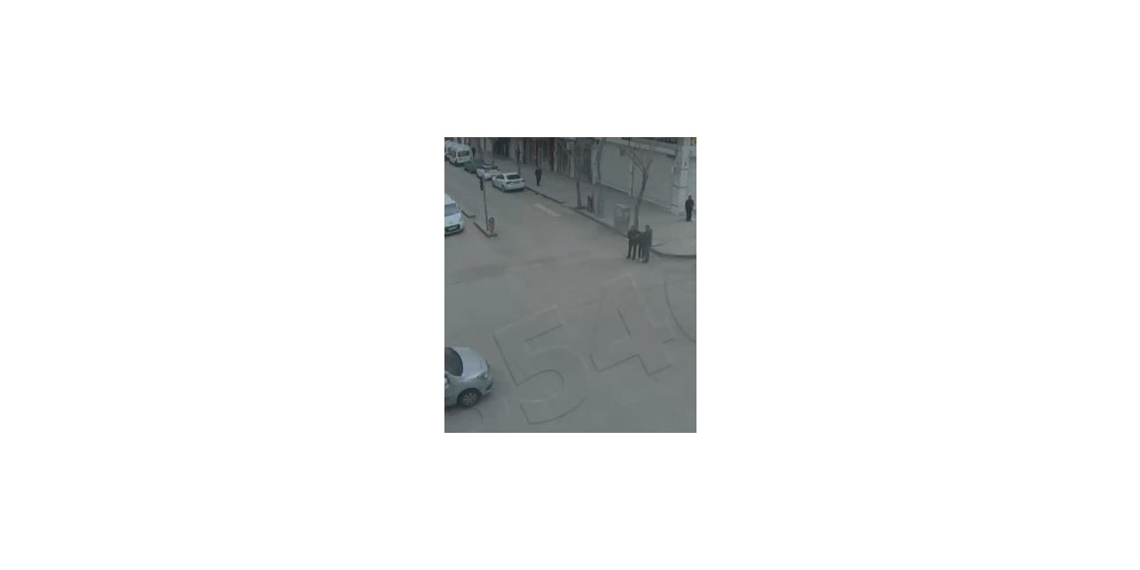 360 saatlik kamera görüntüsünü inceleyen polis şüpheli şahsı caddede yakaladı