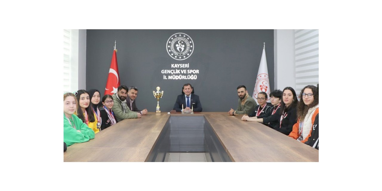 Kayseri Snowboard takımı madalyaları topladı