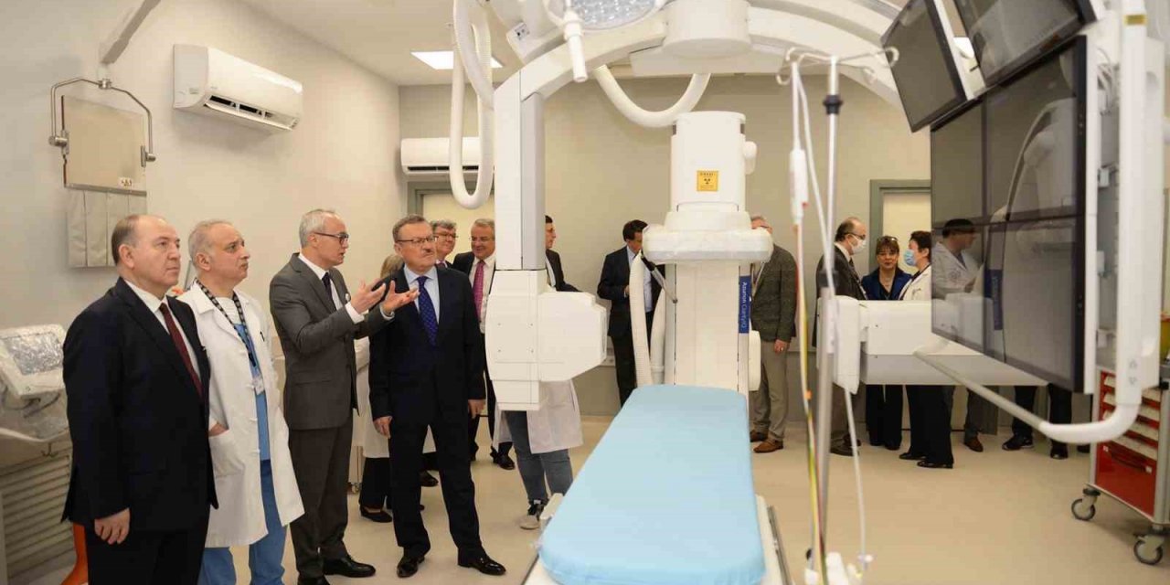 BUÜ Hastanesi’ne yeni biplan koroner anjiyografi cihazı hizmete başladı