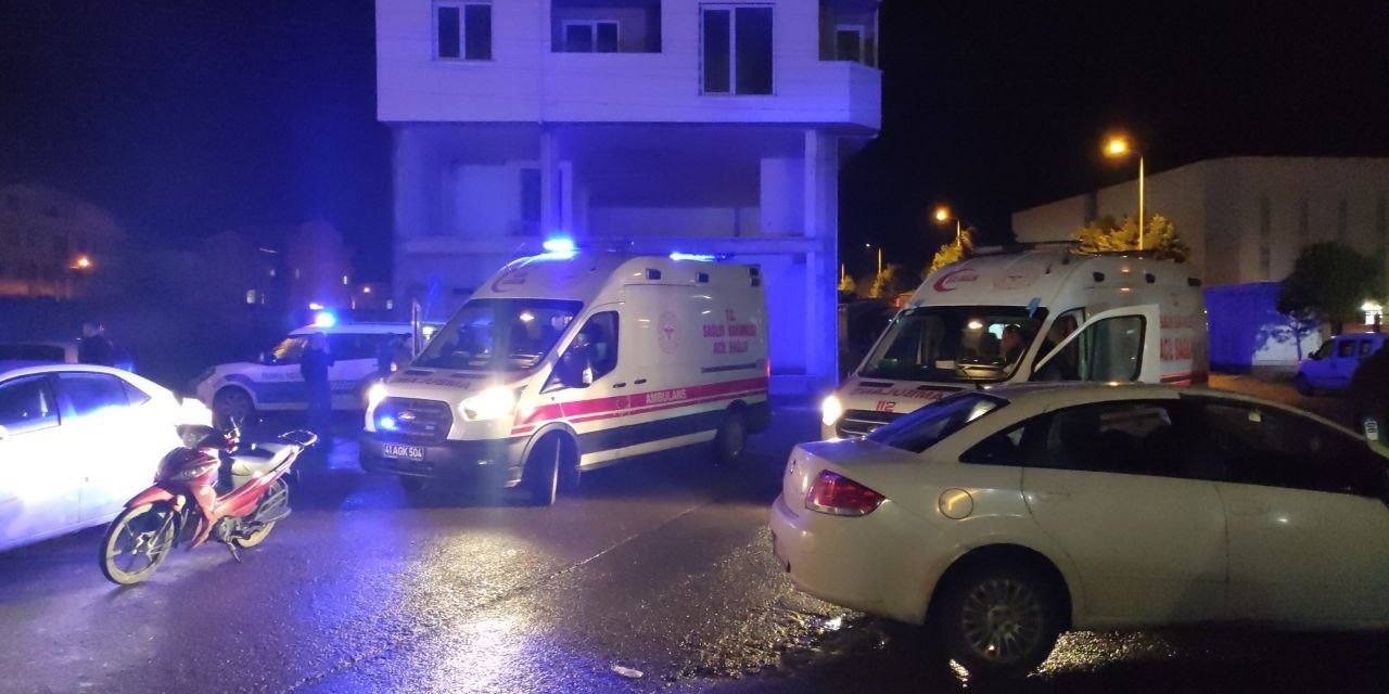 Kazanın ardından ticari araç yan yattı: 4 yaralı