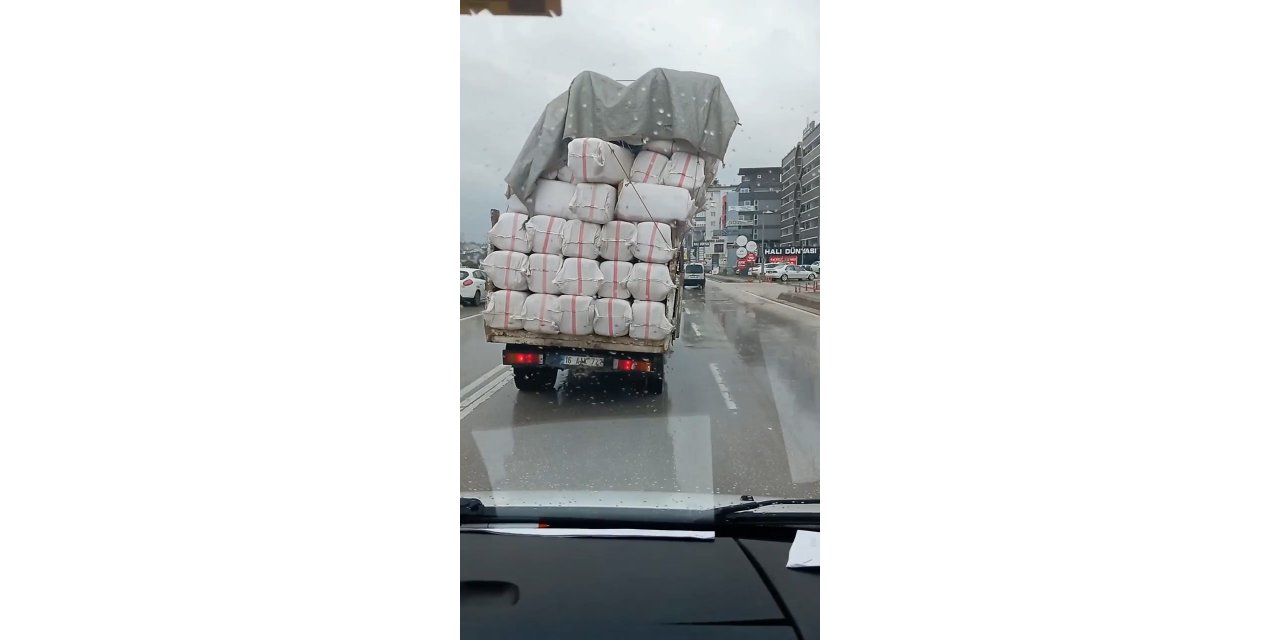 Bursa’da tehlikeli taşımacılık kamerada